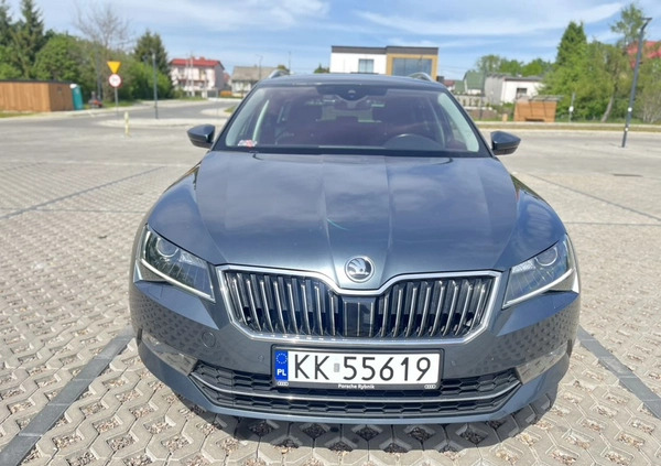 Skoda Superb cena 114394 przebieg: 129000, rok produkcji 2017 z Starachowice małe 232